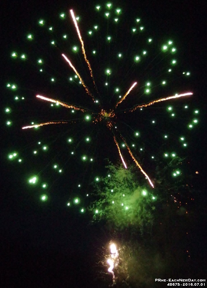 48675RoCrExSh - July 1st fireworks in Bobcaygeon